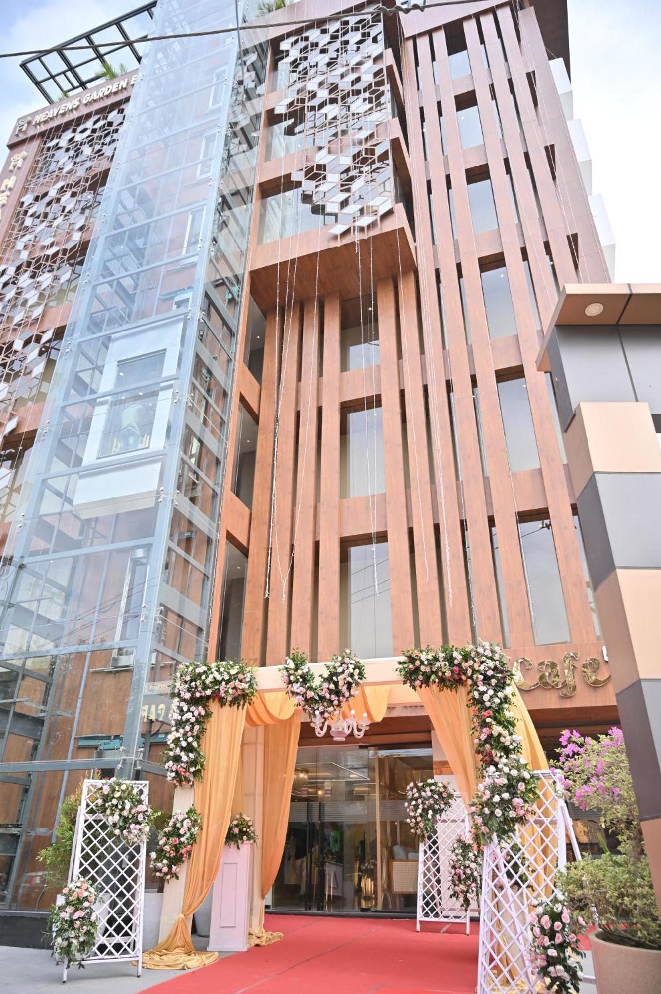 Hotel Heavens Garden Empire Guwahati Exterior foto