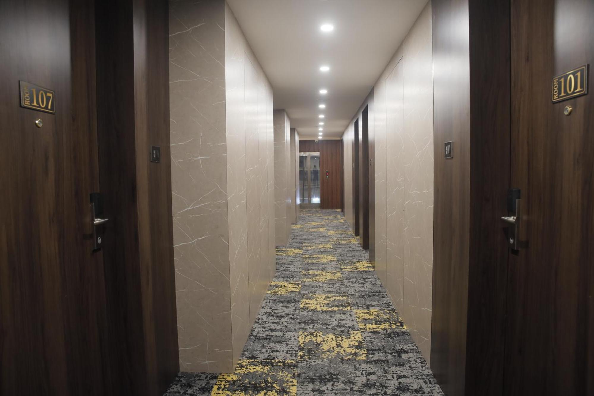 Hotel Heavens Garden Empire Guwahati Exterior foto